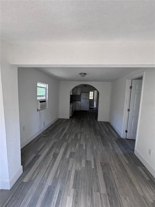 For Sale: $255,000 (2 beds, 1 baths, 696 Square Feet)