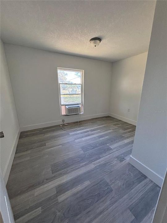 For Sale: $255,000 (2 beds, 1 baths, 696 Square Feet)