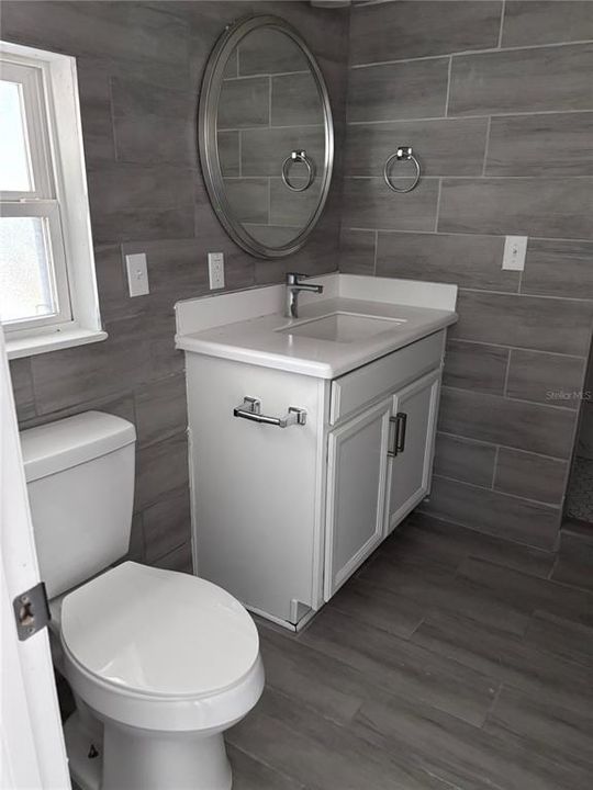 For Sale: $255,000 (2 beds, 1 baths, 696 Square Feet)