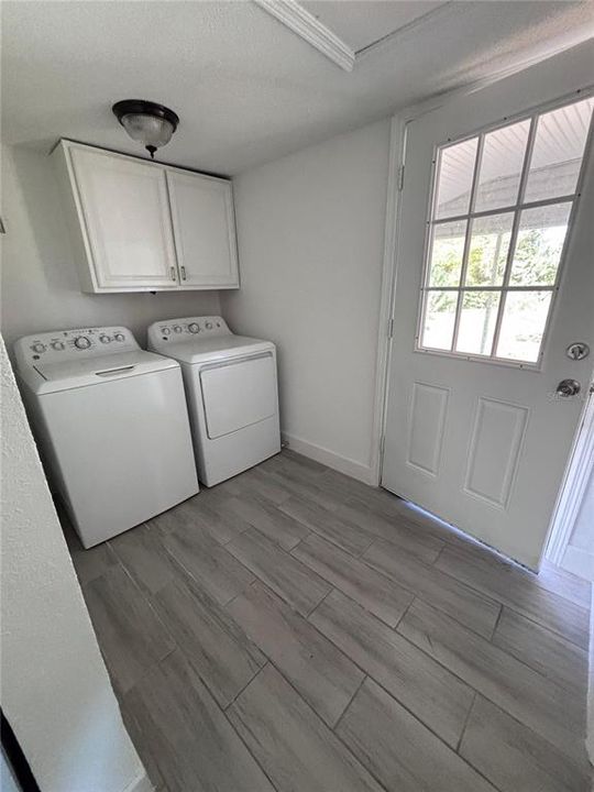 For Sale: $255,000 (2 beds, 1 baths, 696 Square Feet)