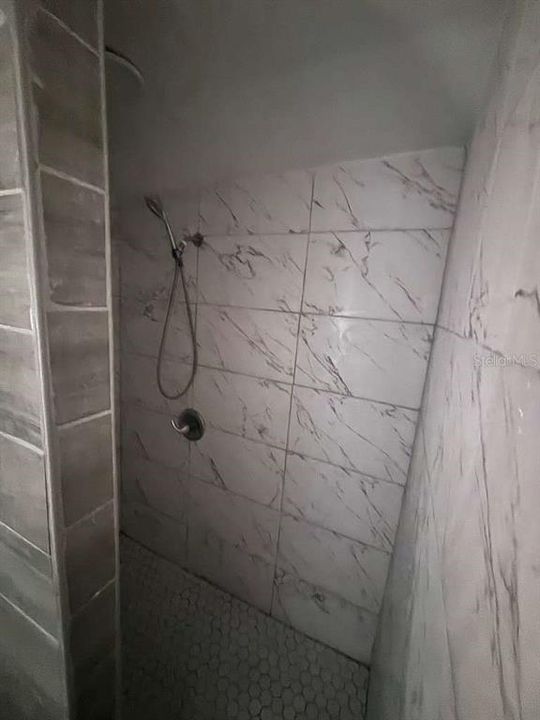 For Sale: $255,000 (2 beds, 1 baths, 696 Square Feet)