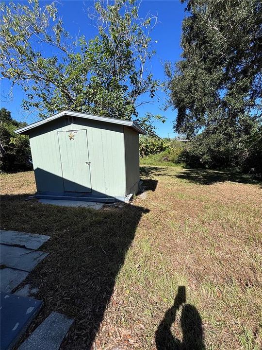 For Sale: $255,000 (2 beds, 1 baths, 696 Square Feet)