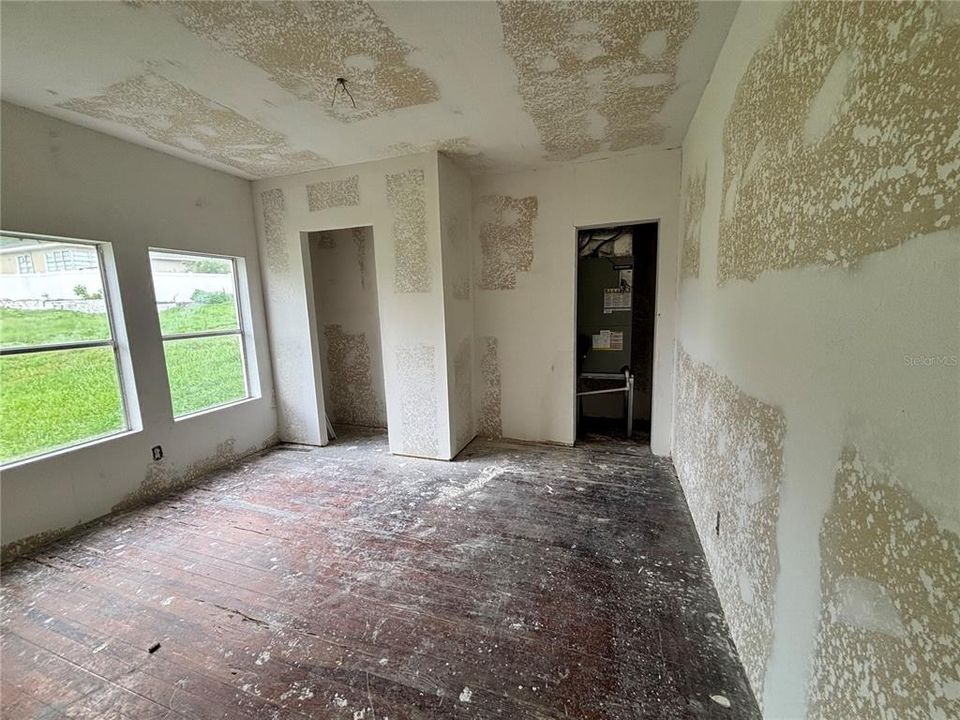 For Sale: $350,000 (0 beds, 0 baths, 1359 Square Feet)