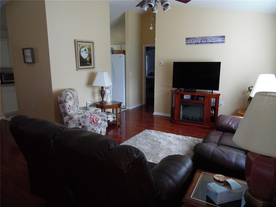 For Sale: $269,900 (3 beds, 2 baths, 1724 Square Feet)