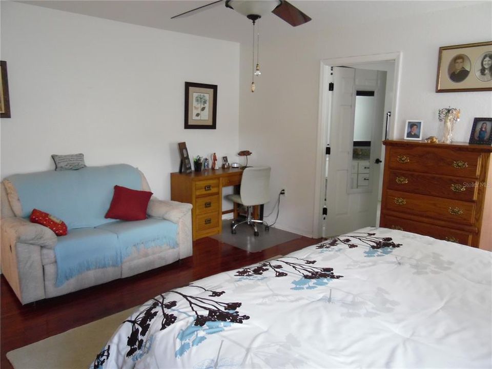 For Sale: $269,900 (3 beds, 2 baths, 1724 Square Feet)