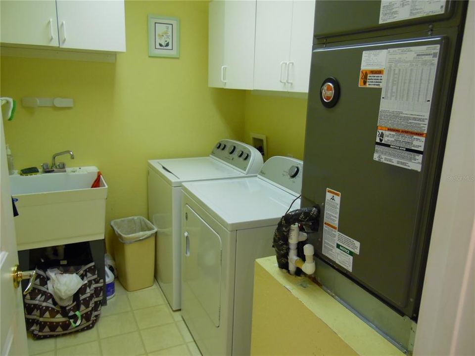 For Sale: $269,900 (3 beds, 2 baths, 1724 Square Feet)