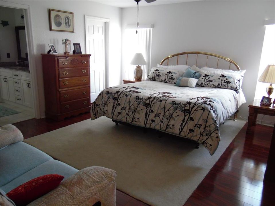 For Sale: $269,900 (3 beds, 2 baths, 1724 Square Feet)