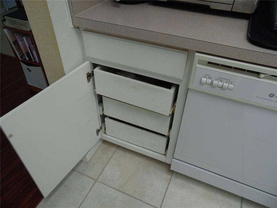 For Sale: $269,900 (3 beds, 2 baths, 1724 Square Feet)