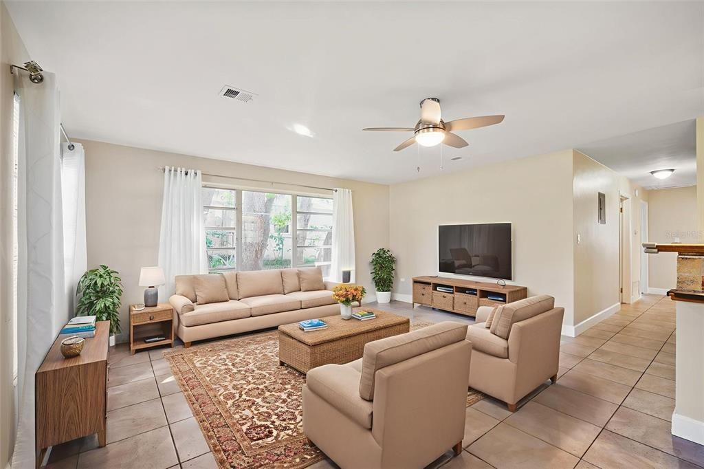 待售: $229,900 (3 贝兹, 2 浴室, 1092 平方英尺)