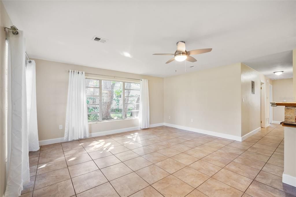 待售: $229,900 (3 贝兹, 2 浴室, 1092 平方英尺)