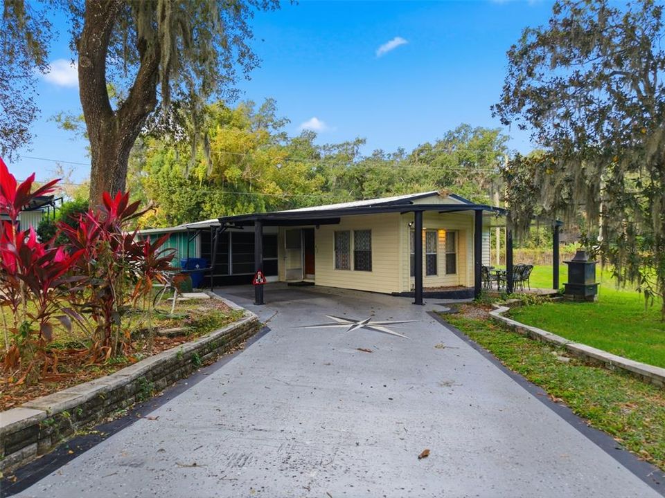 For Sale: $99,900 (2 beds, 2 baths, 1112 Square Feet)