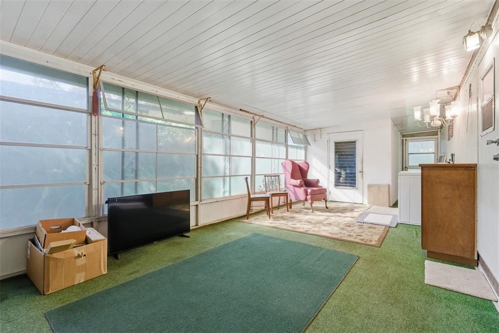 For Sale: $99,900 (2 beds, 2 baths, 1112 Square Feet)