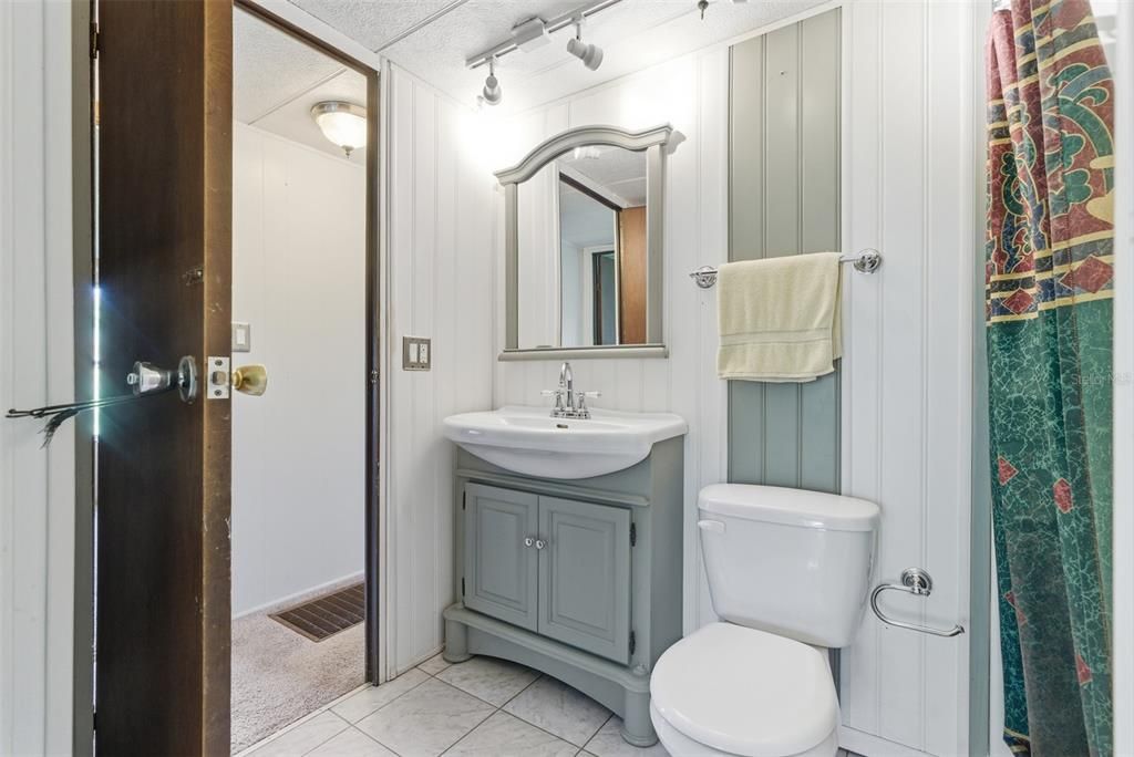 For Sale: $99,900 (2 beds, 2 baths, 1112 Square Feet)