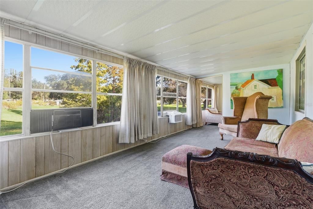 For Sale: $99,900 (2 beds, 2 baths, 1112 Square Feet)