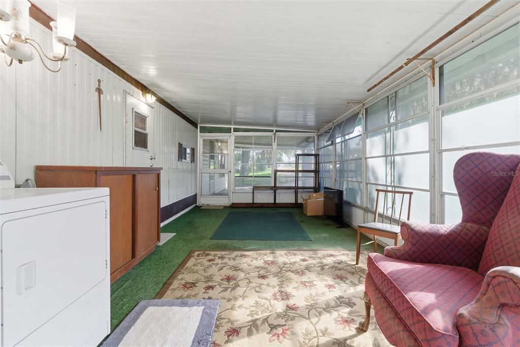 For Sale: $99,900 (2 beds, 2 baths, 1112 Square Feet)