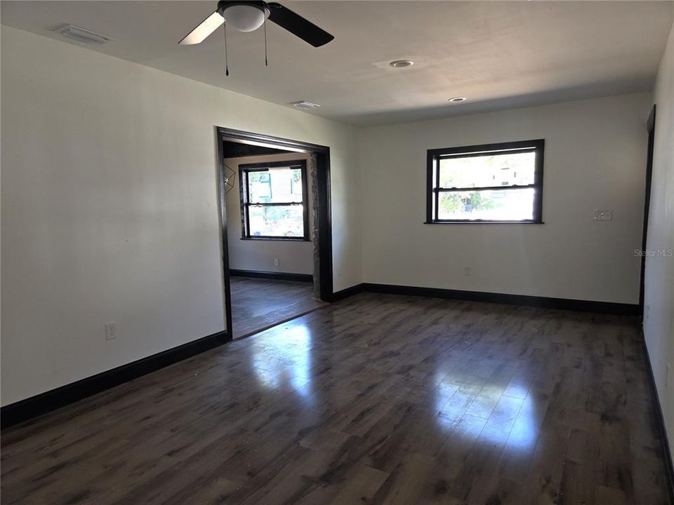 En Venta: $369,900 (3 camas, 2 baños, 1226 Pies cuadrados)