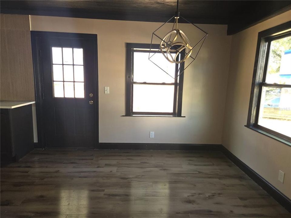 En Venta: $369,900 (3 camas, 2 baños, 1226 Pies cuadrados)