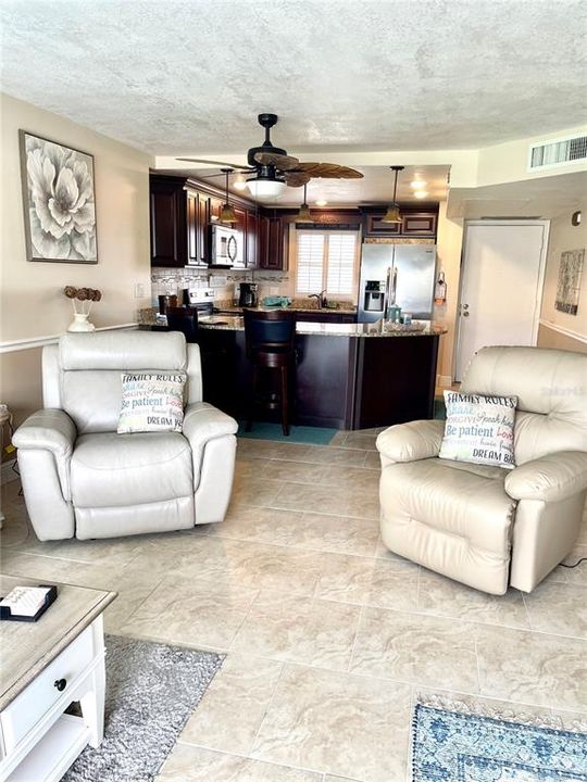 出租: $2,900 (2 贝兹, 2 浴室, 970 平方英尺)