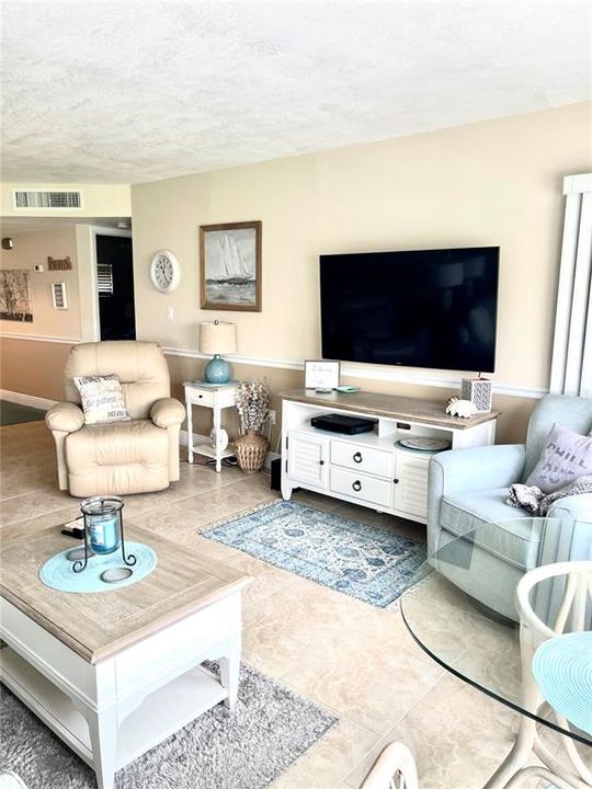 出租: $2,900 (2 贝兹, 2 浴室, 970 平方英尺)