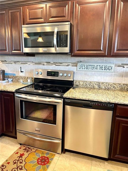 出租: $2,900 (2 贝兹, 2 浴室, 970 平方英尺)