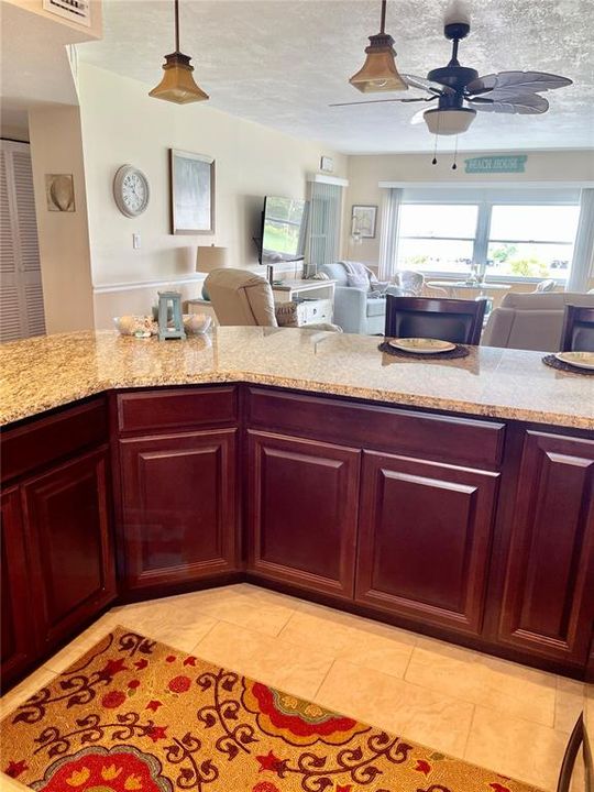 出租: $2,900 (2 贝兹, 2 浴室, 970 平方英尺)