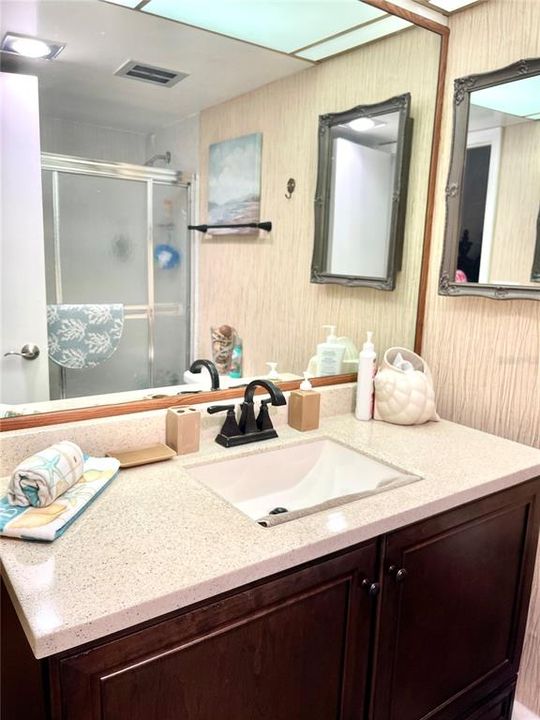 出租: $2,900 (2 贝兹, 2 浴室, 970 平方英尺)