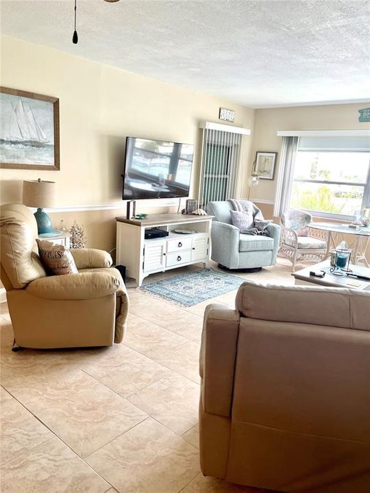 出租: $2,900 (2 贝兹, 2 浴室, 970 平方英尺)