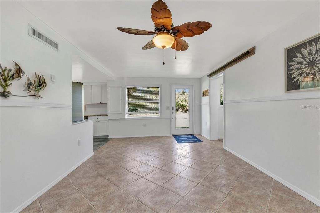 En Venta: $299,000 (3 camas, 2 baños, 1200 Pies cuadrados)