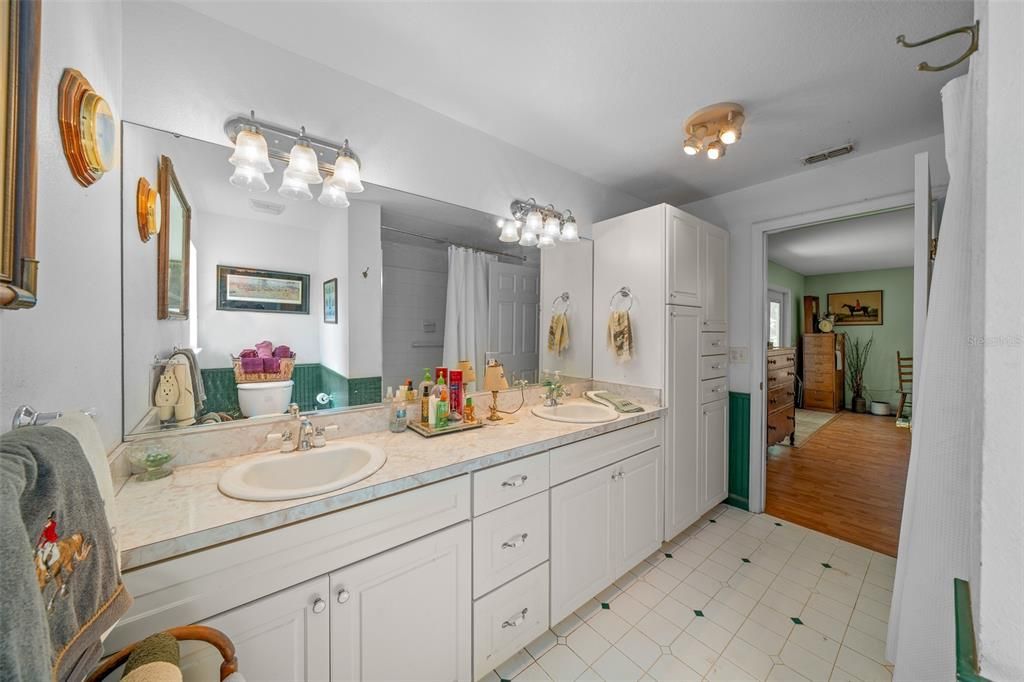 For Sale: $499,900 (4 beds, 3 baths, 2942 Square Feet)