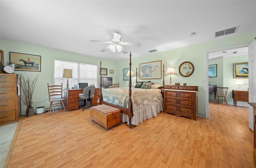 For Sale: $499,900 (4 beds, 3 baths, 2942 Square Feet)