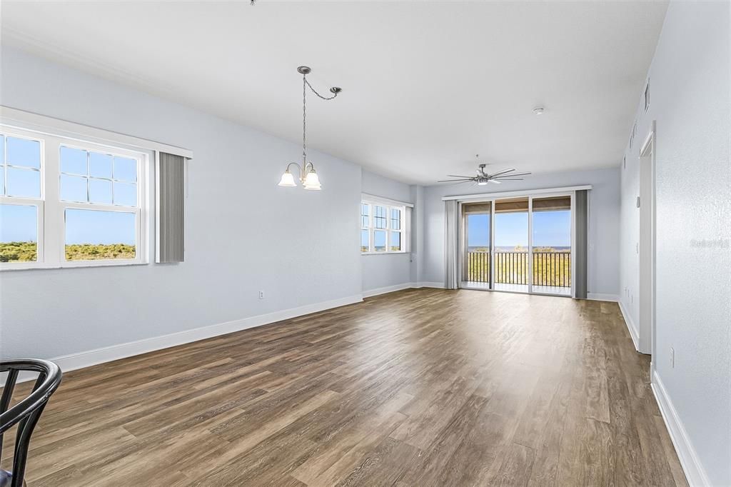 For Sale: $399,000 (3 beds, 3 baths, 2015 Square Feet)