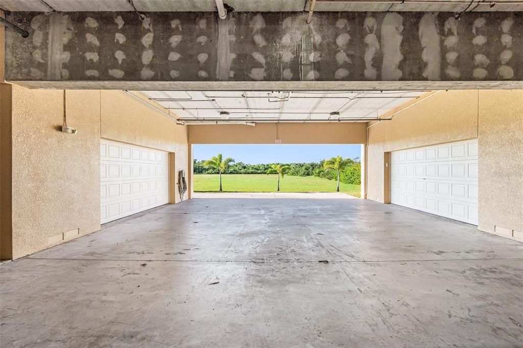 For Sale: $399,000 (3 beds, 3 baths, 2015 Square Feet)