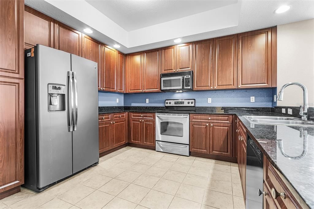 For Sale: $399,000 (3 beds, 3 baths, 2015 Square Feet)