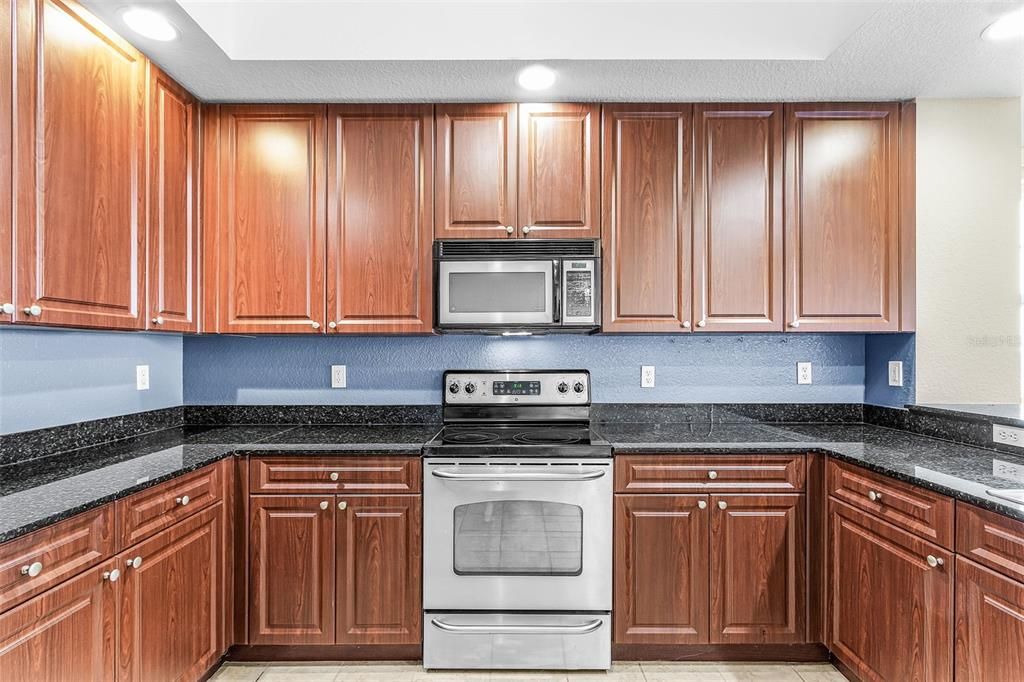 For Sale: $399,000 (3 beds, 3 baths, 2015 Square Feet)