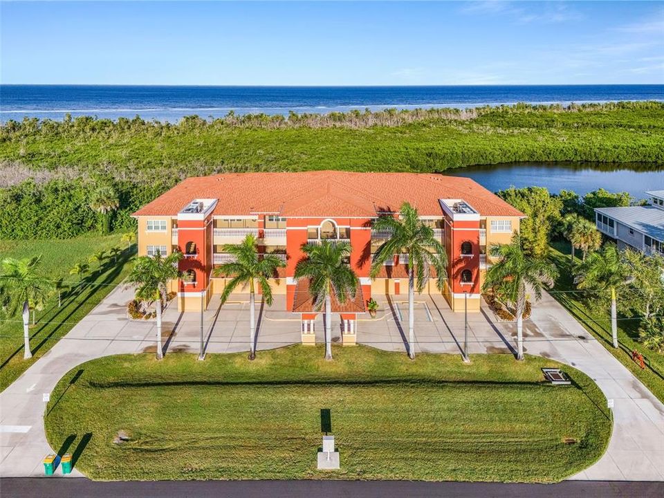 For Sale: $399,000 (3 beds, 3 baths, 2015 Square Feet)