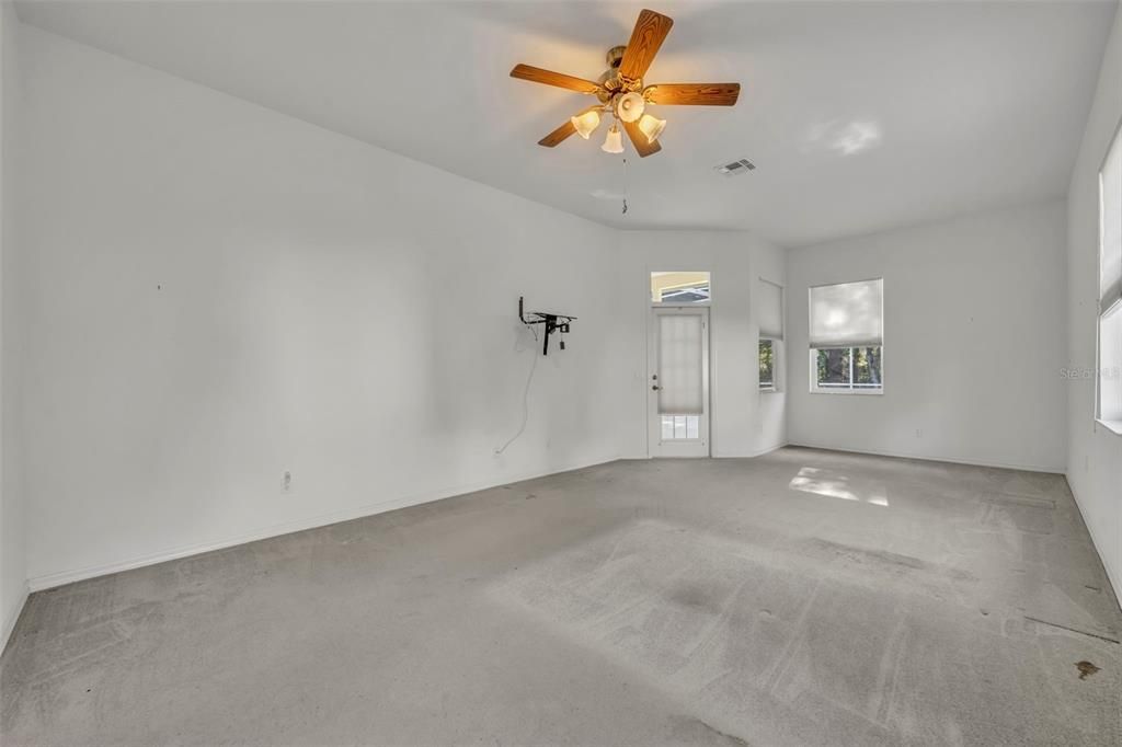 Active With Contract: $590,000 (5 beds, 3 baths, 2815 Square Feet)