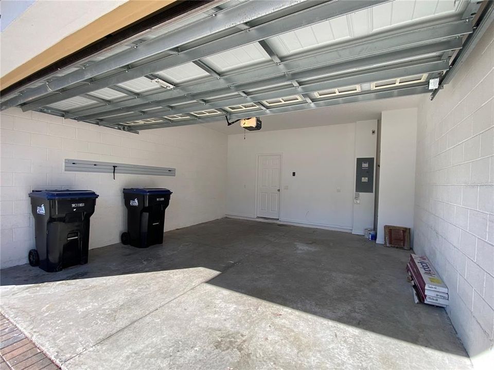 For Rent: $2,445 (3 beds, 2 baths, 1703 Square Feet)