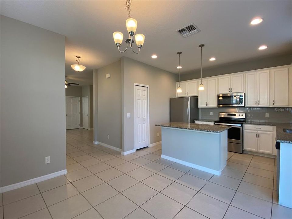 For Rent: $2,445 (3 beds, 2 baths, 1703 Square Feet)