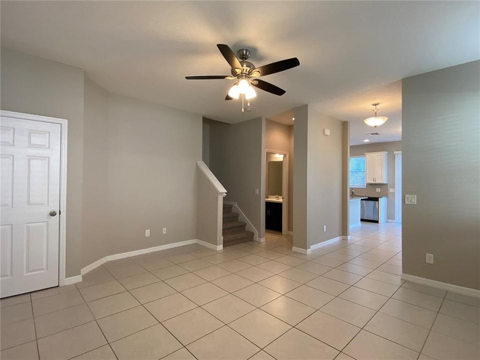 For Rent: $2,445 (3 beds, 2 baths, 1703 Square Feet)
