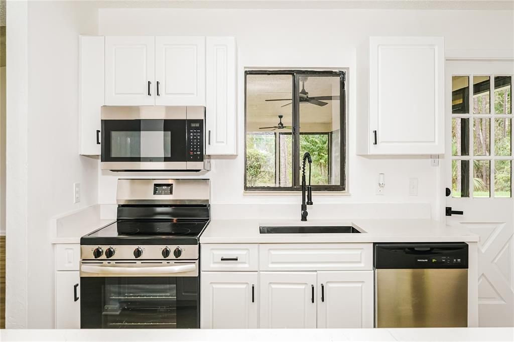 En Venta: $309,900 (4 camas, 2 baños, 2043 Pies cuadrados)