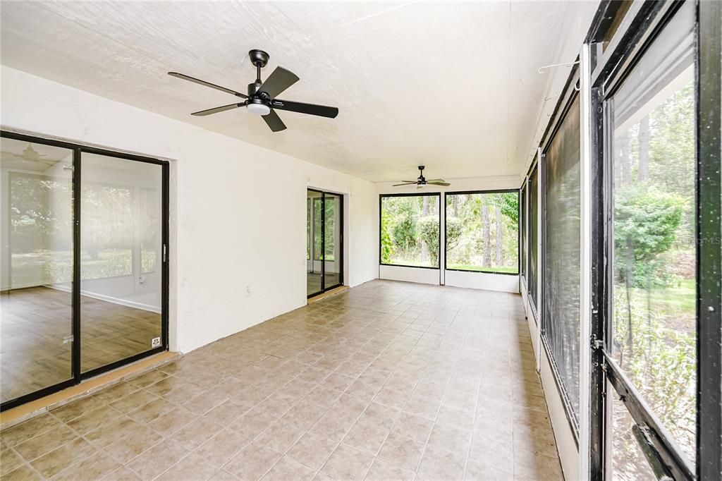 En Venta: $309,900 (4 camas, 2 baños, 2043 Pies cuadrados)