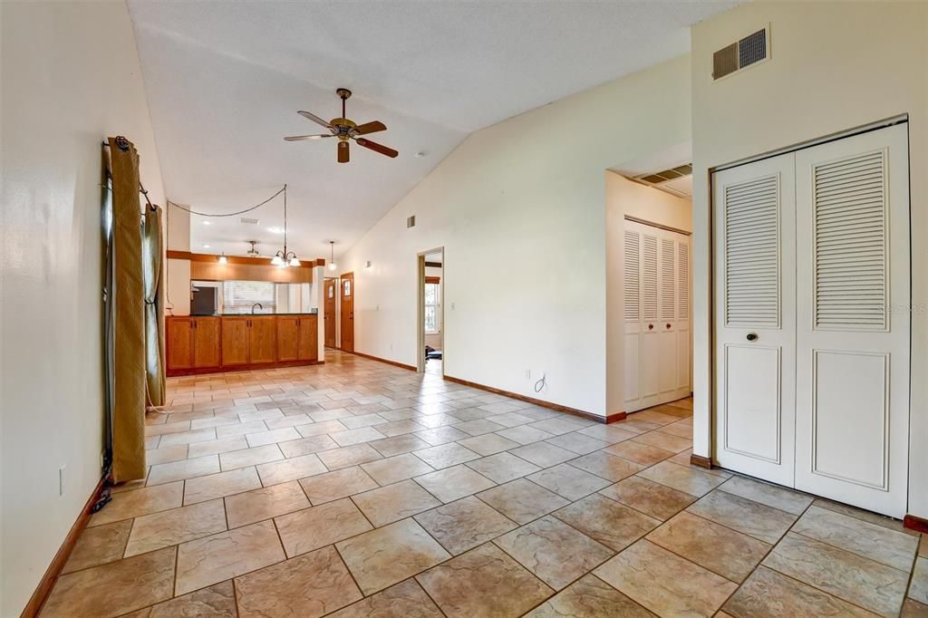 待售: $289,900 (2 贝兹, 2 浴室, 1109 平方英尺)