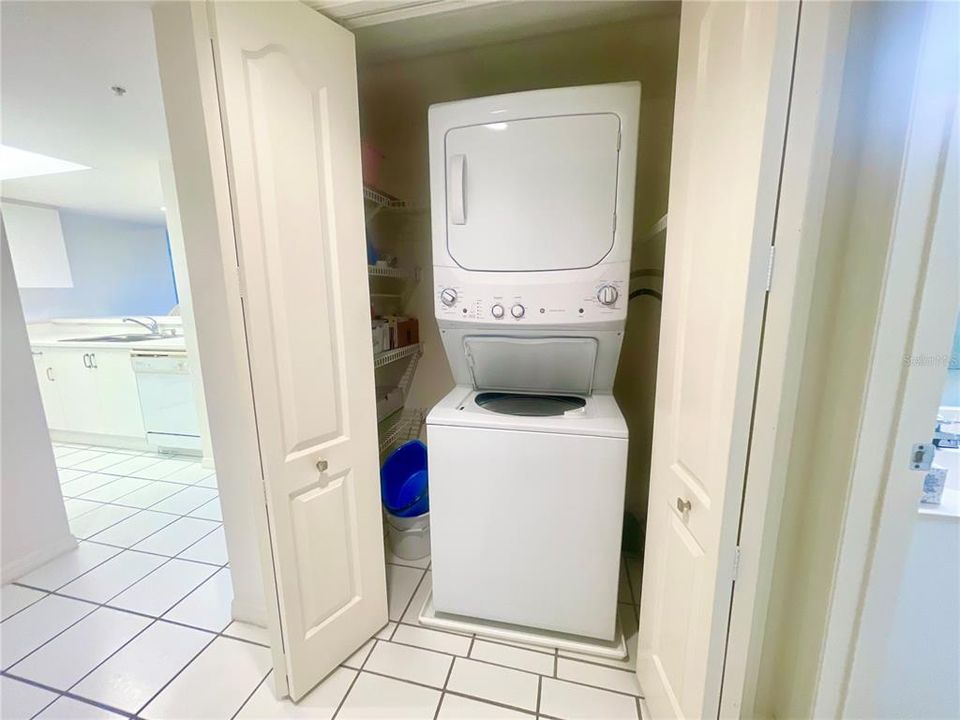 For Sale: $215,000 (2 beds, 2 baths, 1400 Square Feet)