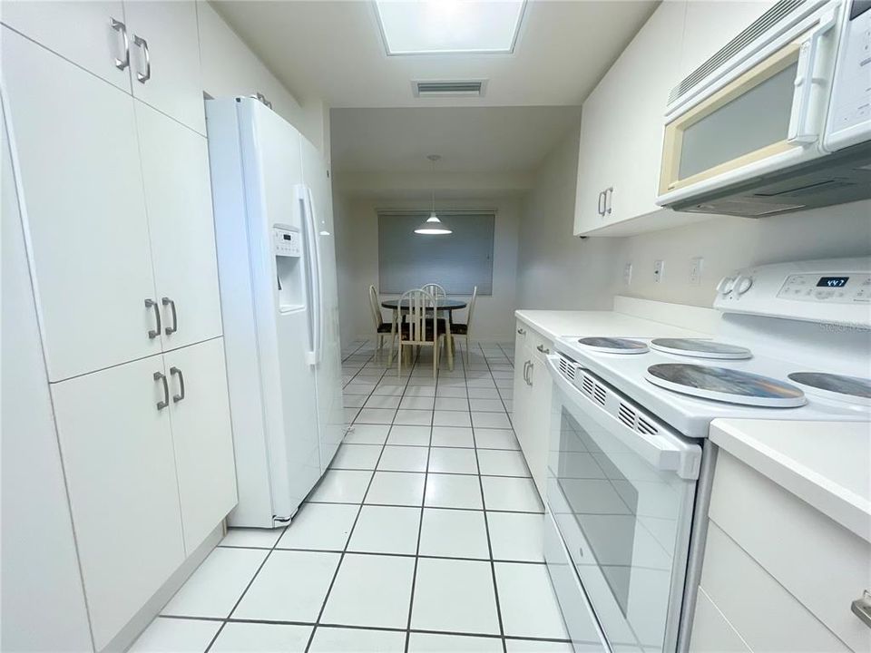 For Sale: $215,000 (2 beds, 2 baths, 1400 Square Feet)