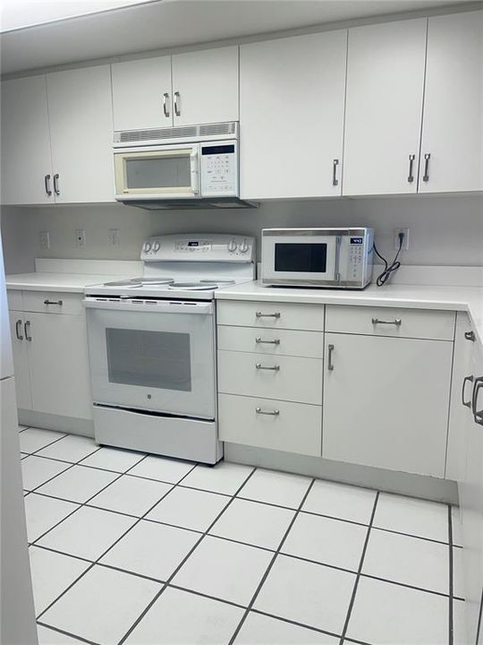 For Sale: $215,000 (2 beds, 2 baths, 1400 Square Feet)