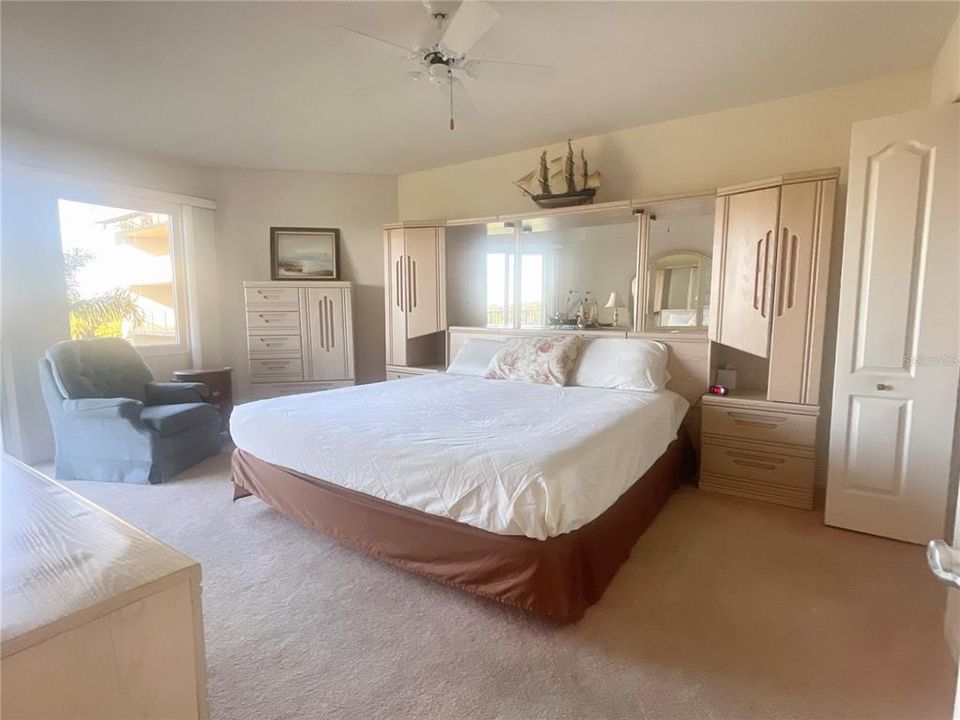 For Sale: $215,000 (2 beds, 2 baths, 1400 Square Feet)