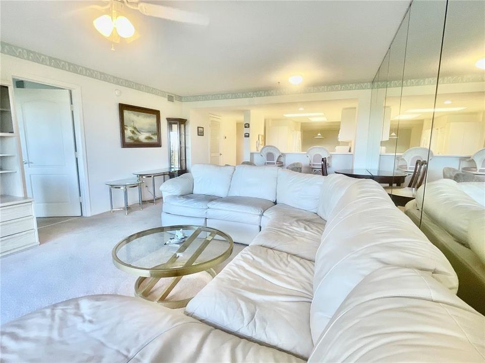 For Sale: $215,000 (2 beds, 2 baths, 1400 Square Feet)