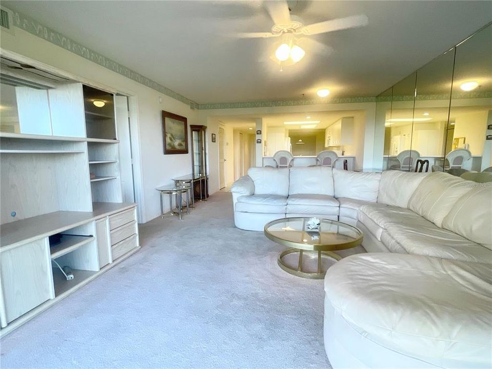 For Sale: $215,000 (2 beds, 2 baths, 1400 Square Feet)