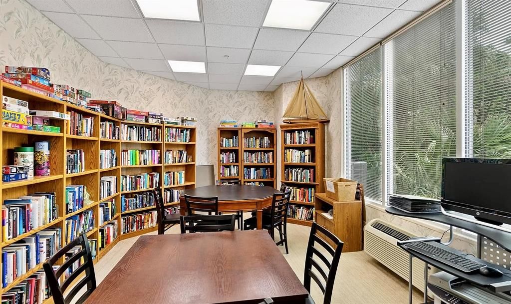 For Sale: $215,000 (2 beds, 2 baths, 1400 Square Feet)