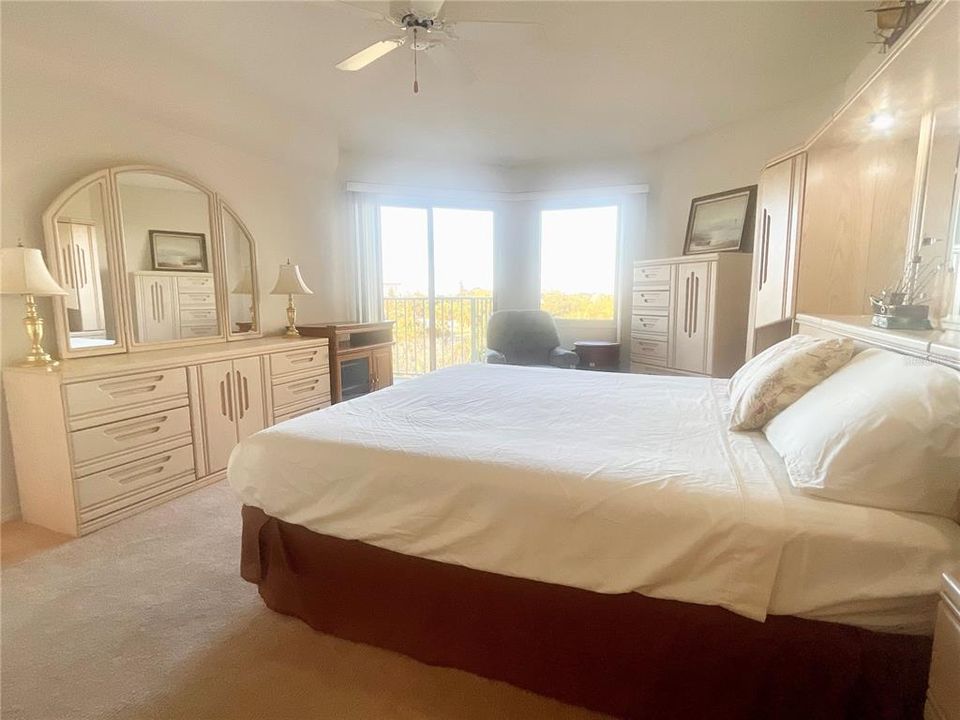 For Sale: $215,000 (2 beds, 2 baths, 1400 Square Feet)